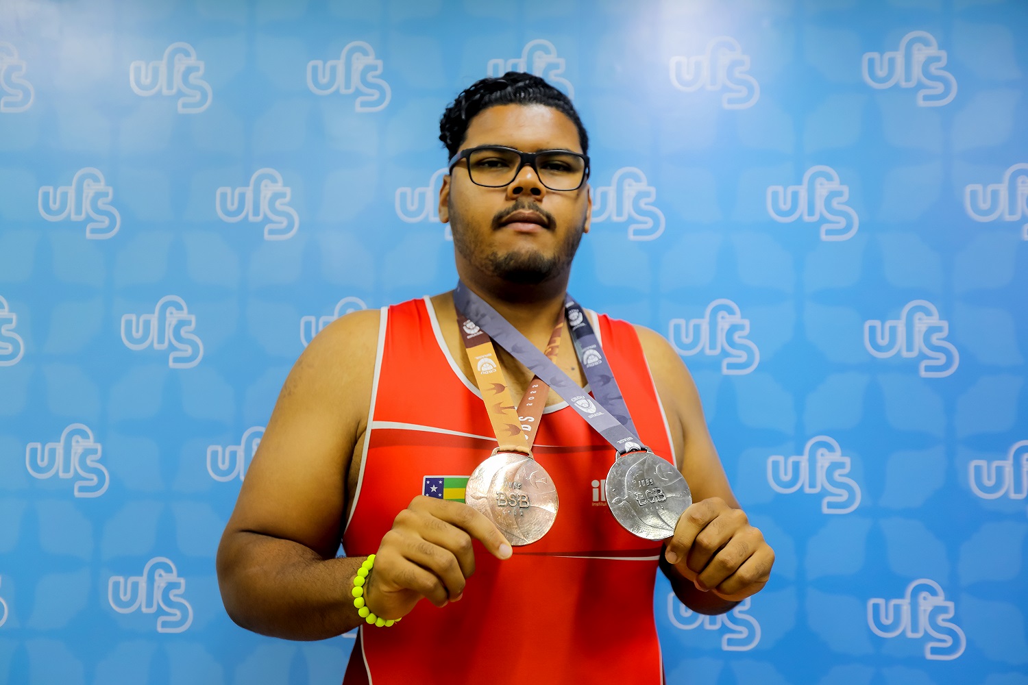 Emerson José Lima dos Santos (esq.), medalhista do Wrestling (Fotos: Schirlene Reis/AscomUFS)